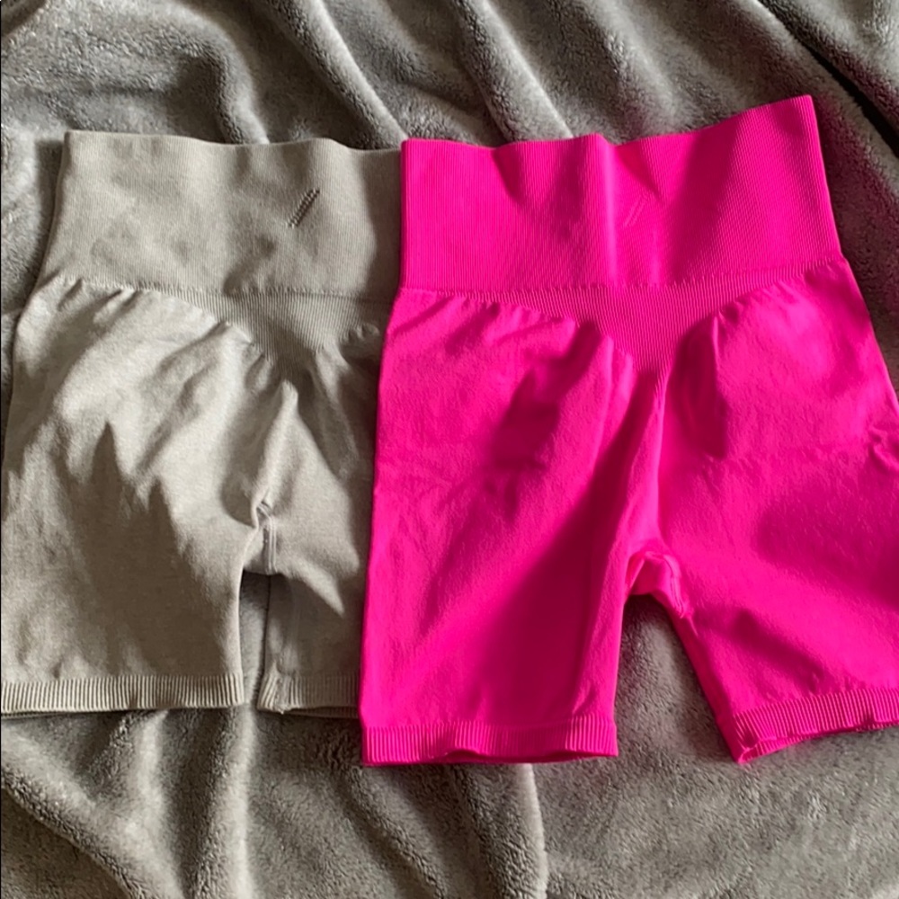 NWOT - TALA FLARE/HOSTA SHORTS BUNDLE - XS